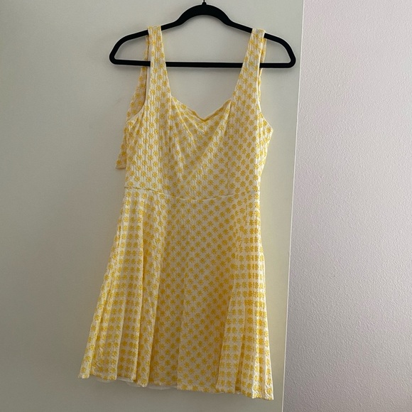 Francesca’s white dress with yellow flowers and bow sleeves size medium - Picture 7 of 15